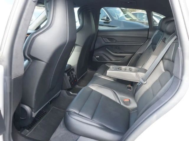 Porsche Taycan Cross Turismo Turbo