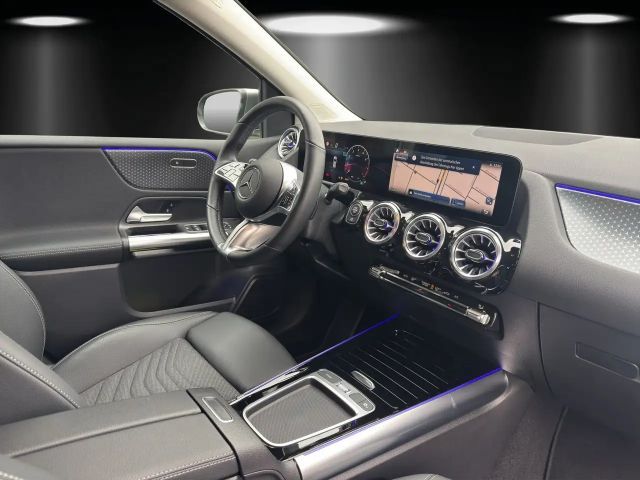 Mercedes-Benz B 220 4MATIC Sedan