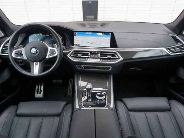 BMW X5 M50i