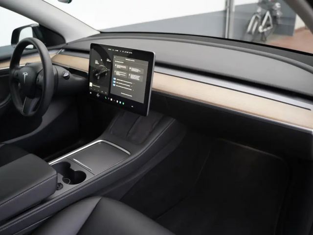 Tesla Model Y AWD Long Range