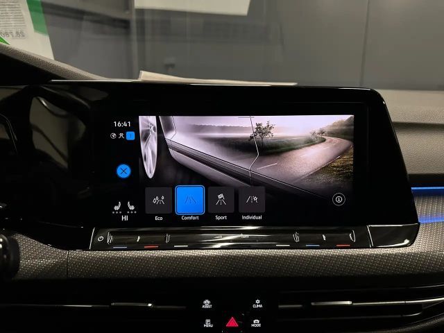 Volkswagen Golf 1.5 TSI DSG R-Line