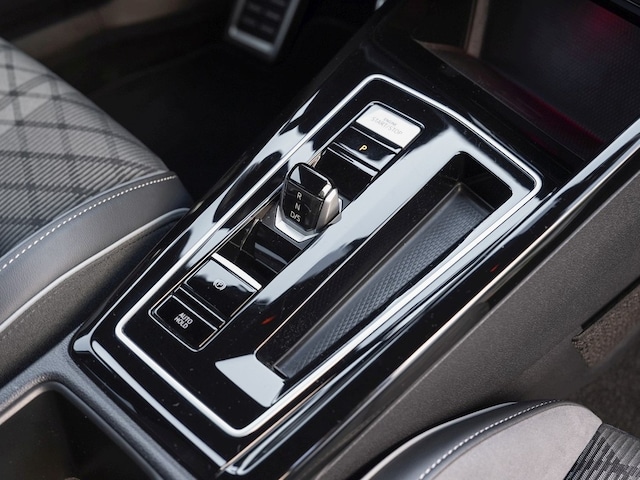 Volkswagen Golf 2.0 TSI DSG Golf VIII R-Line