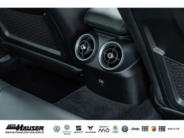 Alfa Romeo Giulia AT8 Q4 Turbo