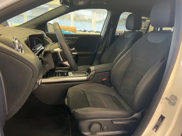 Mercedes-Benz GLA 200 4MATIC AMG Line GLA 200 d