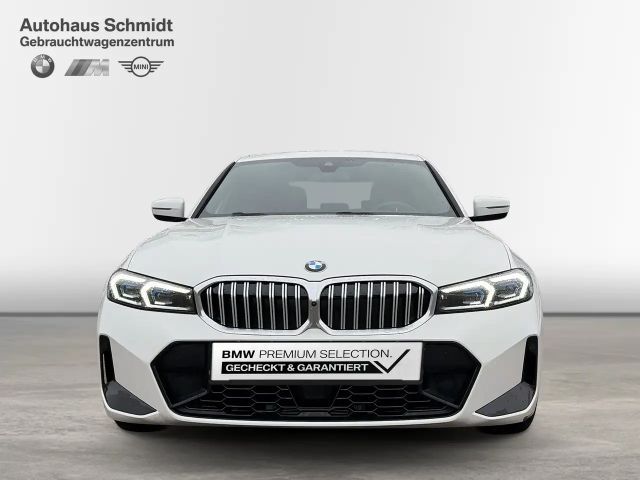 BMW 320 320i M-Sport Sedan