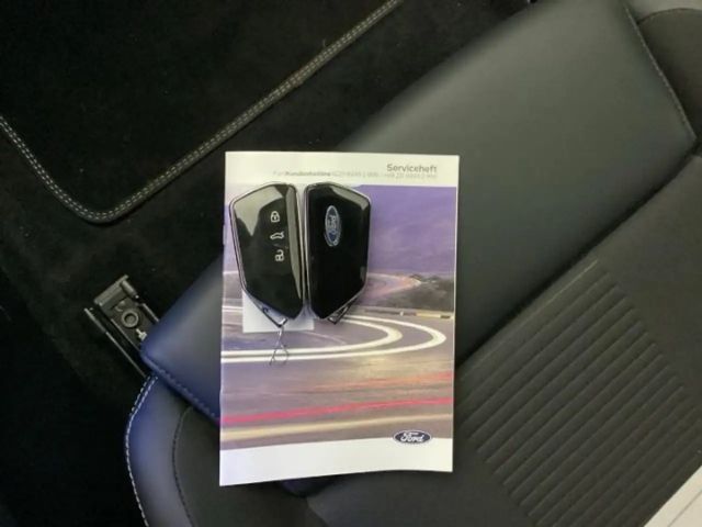 Ford Explorer Premium RWD