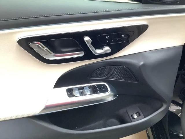 Mercedes-Benz E 200 AMG Line Sedan