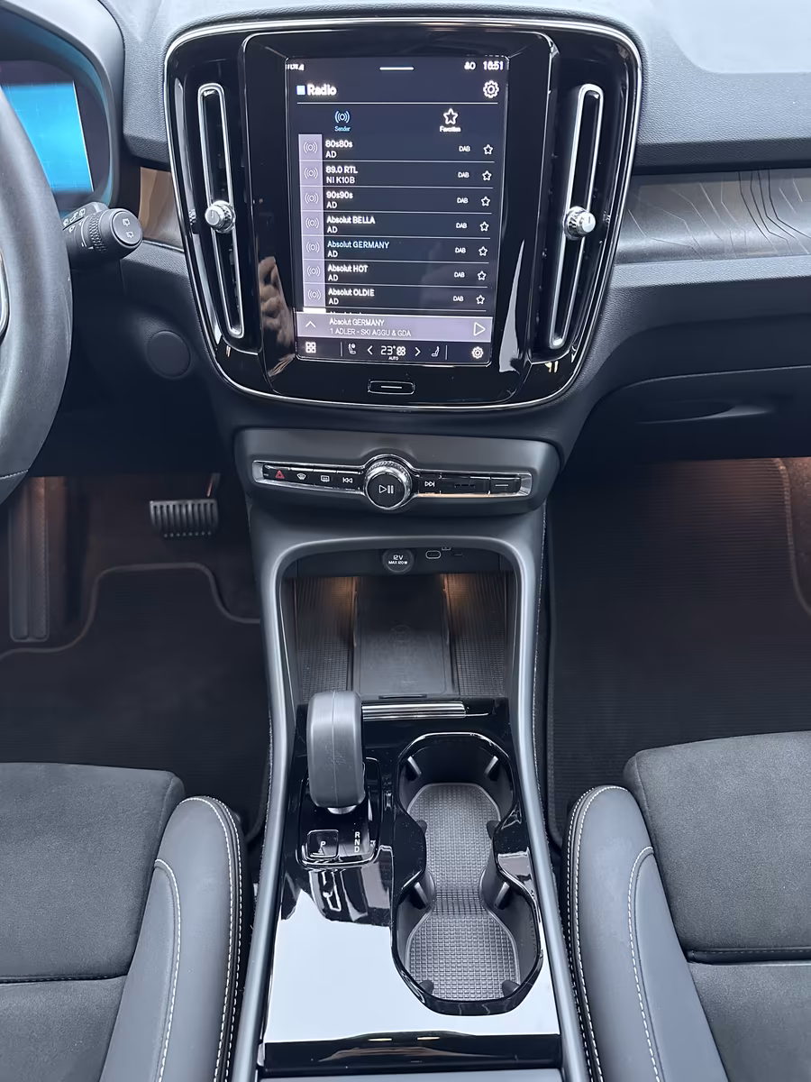 Volvo XC40 Core Recharge