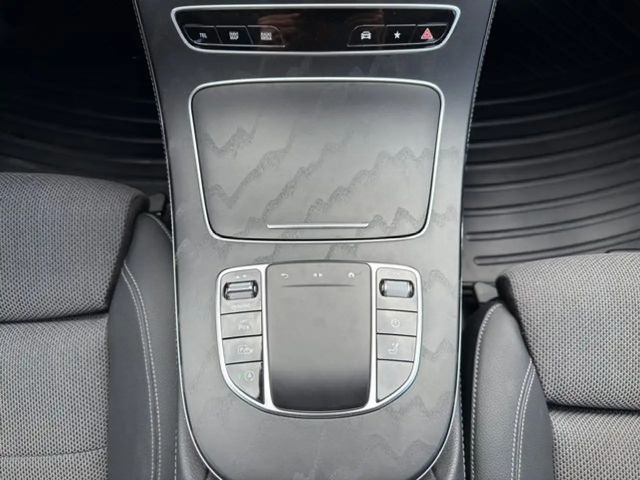 Mercedes-Benz E 220 AVANTGARDE