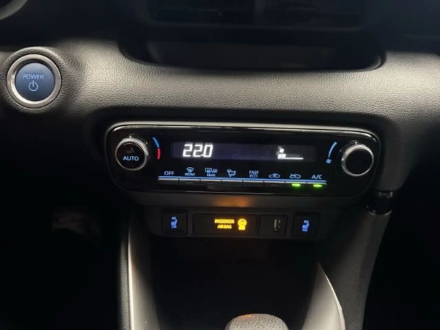 Toyota Yaris Hatchback Hybride Team D