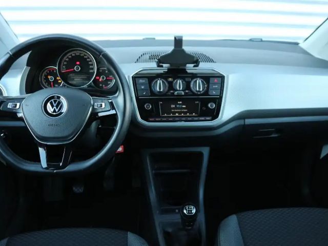 Volkswagen up! Active