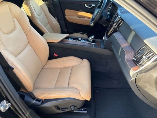 Volvo XC60 Dark Plus