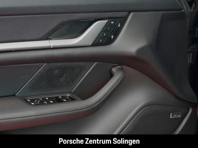 Porsche Taycan Bose Panoramdach Sport Chrono Paket