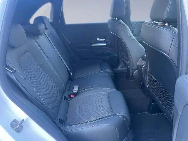 Mercedes-Benz B 200 Progressive Sedan