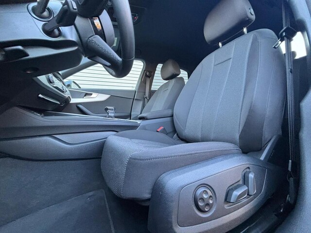 Audi A4 40 TFSI S-Tronic Sedan