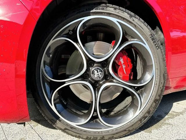 Alfa Romeo Giulia AT8 Q4 Turbo