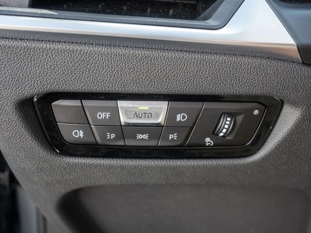 BMW 320 320i M-Sport Sedan