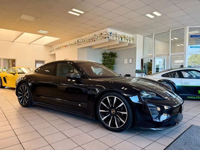 Porsche Taycan S Turbo
