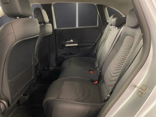 Mercedes-Benz B 180 Progressive Sedan