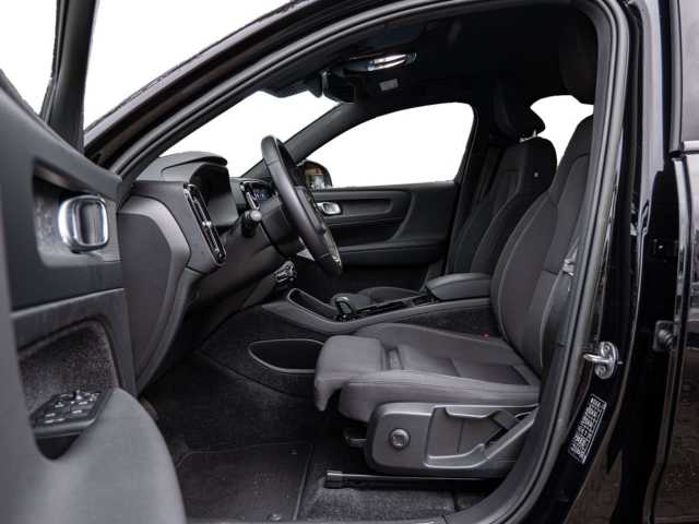 Volvo XC40 AWD Core Recharge Twin Engine