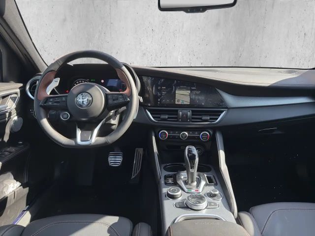 Alfa Romeo Giulia Q4 Turbo