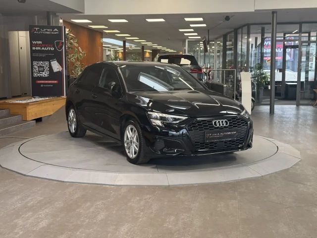 Audi A3 40 TFSI Hybride S-Line Sedan