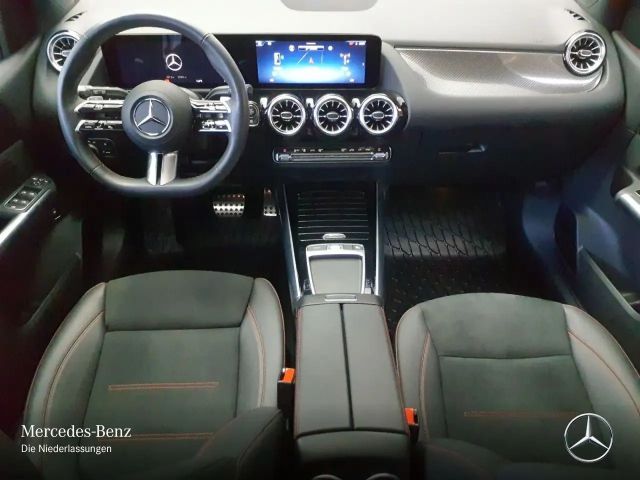 Mercedes-Benz B 200 AMG Line Sedan