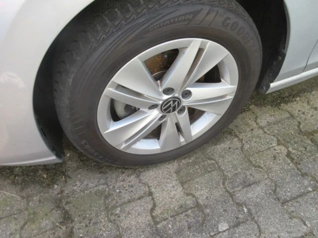 Volkswagen Golf 1.5 eTSI DSG Life Variant