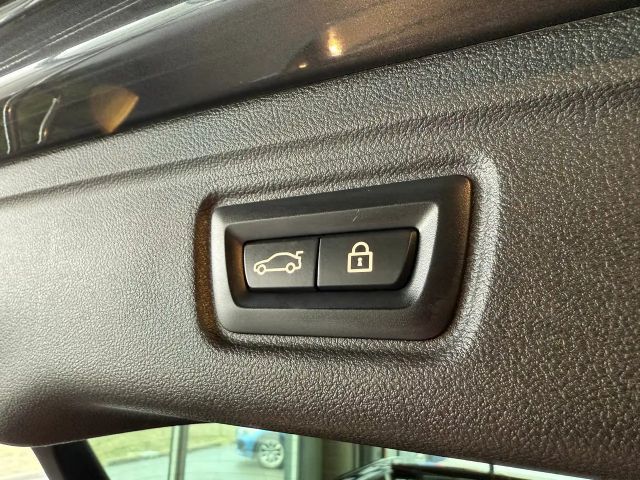 BMW 330 330e M-Sport xDrive