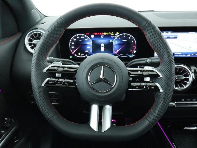 Mercedes-Benz GLA 180 AMG Line