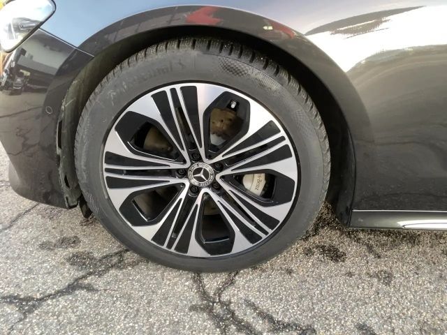 Mercedes-Benz E 220 4MATIC E 220 d Sedan