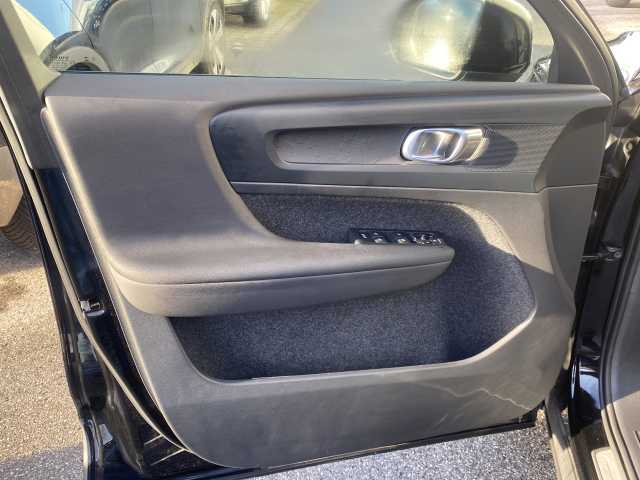 Volvo XC40 XC40 Navi LED Klima Standhzg Einparkhilfe el. Fenster