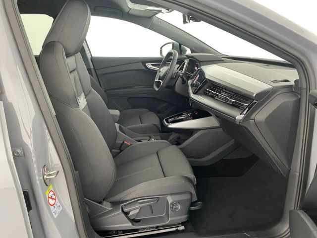 Audi Q4 e-tron Audi Q4 45 e-tron