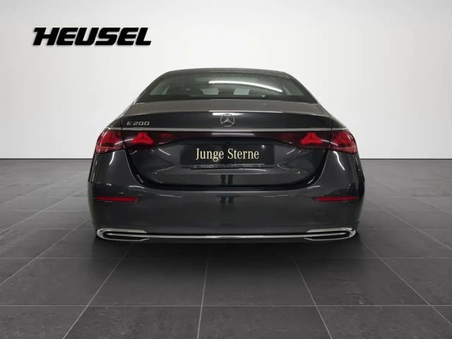 Mercedes-Benz E 200 AVANTGARDE Sedan