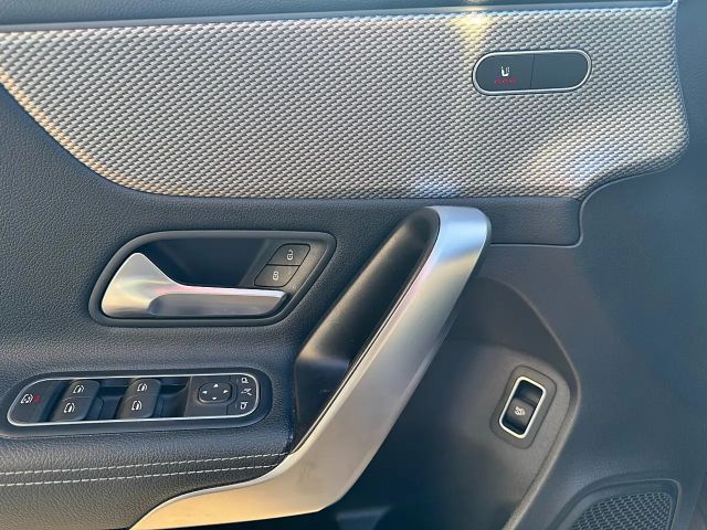 Mercedes-Benz A 180 A 180 d