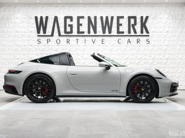 Porsche 992 4 Cabrio GTS Targa