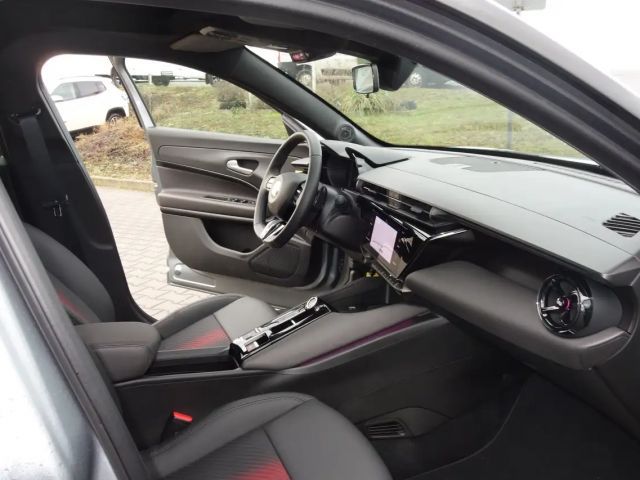 Alfa Romeo Junior 1.2 VGT Schiebedach/ACC/LED/DAB/PDC/RfK180°/SHZ