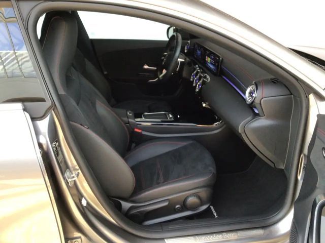 Mercedes-Benz CLA 200 AMG Line Coupé