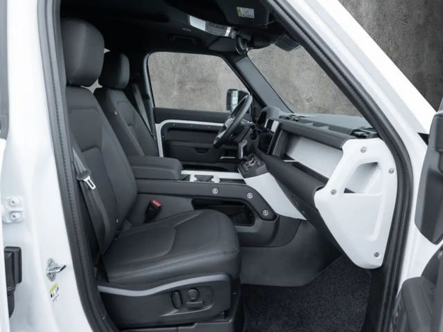 Land Rover Defender 110 D250 Dynamic SE