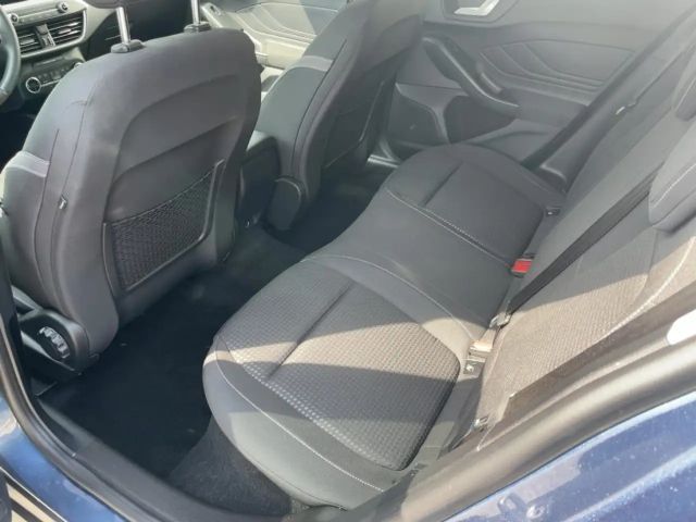 Ford Focus Cool & Connect