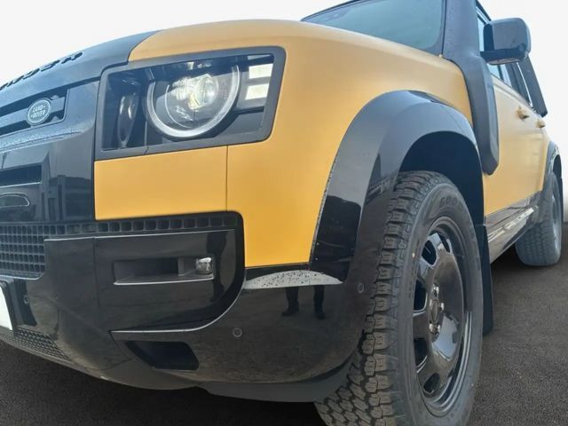 Land Rover Defender 110