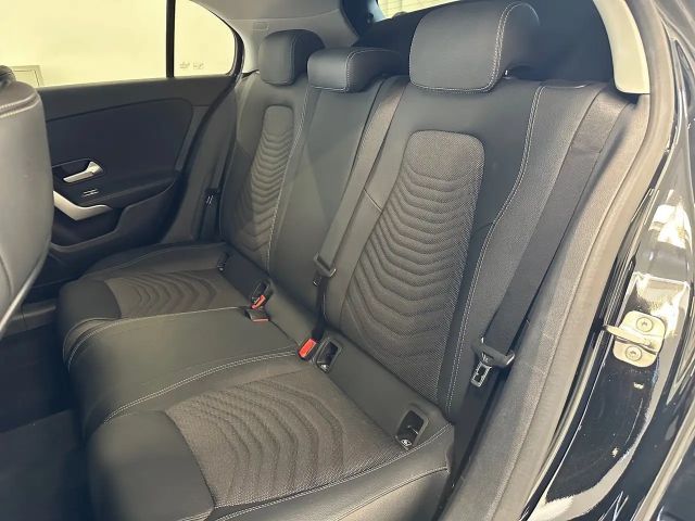 Mercedes-Benz A 200 A 200 d