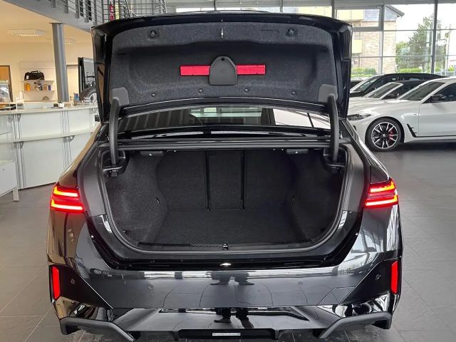 BMW 520 520i M-Sport Sedan