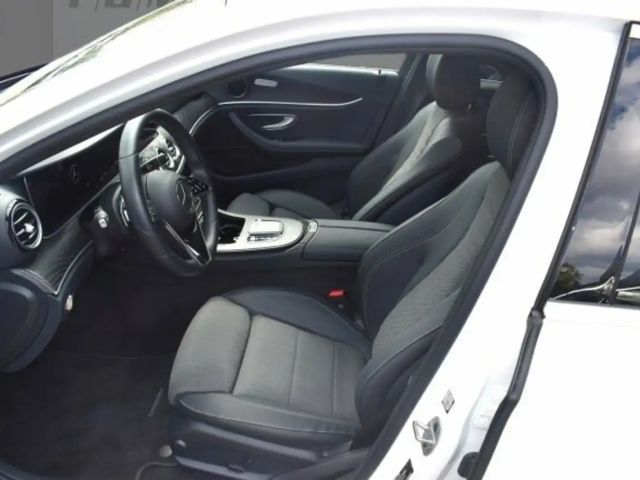 Mercedes-Benz E 200 AVANTGARDE E 200 d Estate