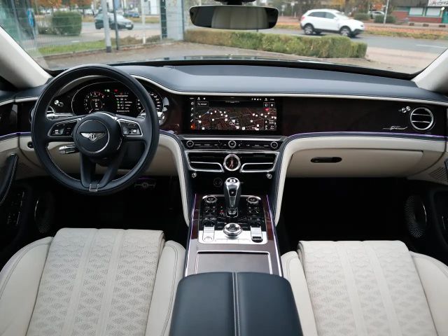 Bentley Flying Spur Hybrid V8