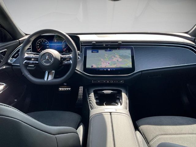 Mercedes-Benz E 220 AMG Line E 220 d Sedan