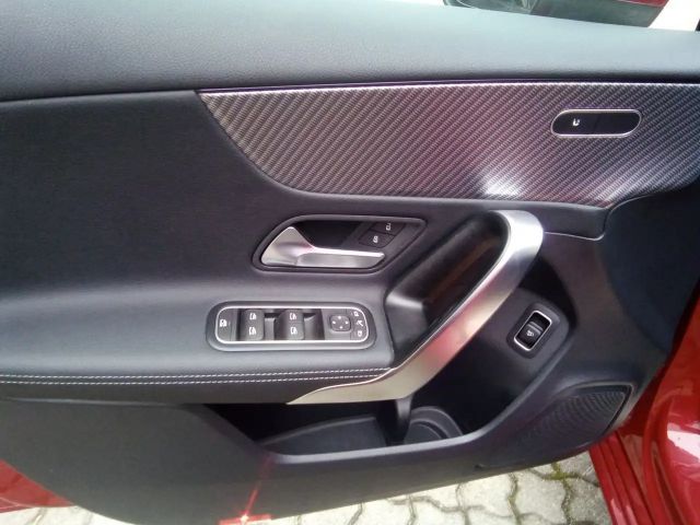 Mercedes-Benz A 180 A 180 d Progressive