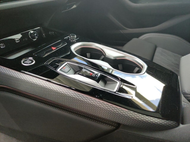 Audi A6 Avant Quattro S-Tronic