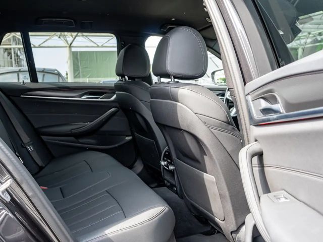 BMW 520 520d M-Sport Touring