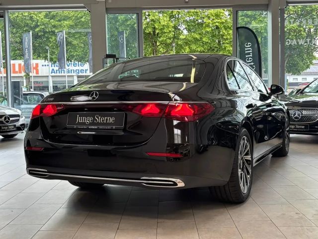 Mercedes-Benz E 200 AVANTGARDE Sedan